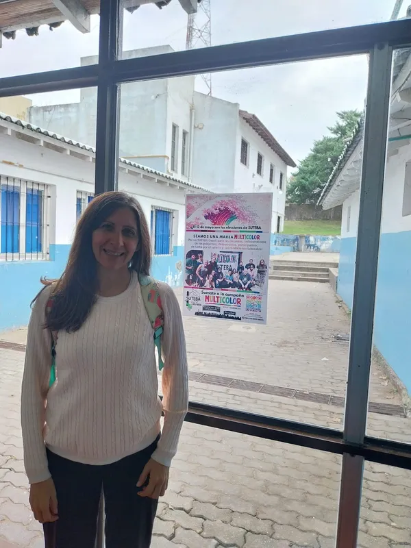 Charla con docentes sobre la elección del 13 de mayo