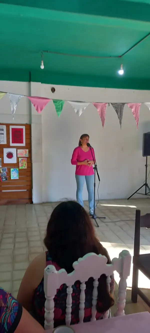 Romina Del Plá hablando en el encuentro de la Lista Multicolor en Villa Gesell